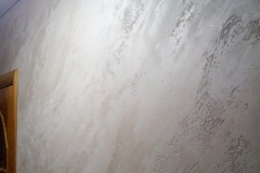 В коридоре имитация наиболее востребованного вида песочного травертина Classic Light.